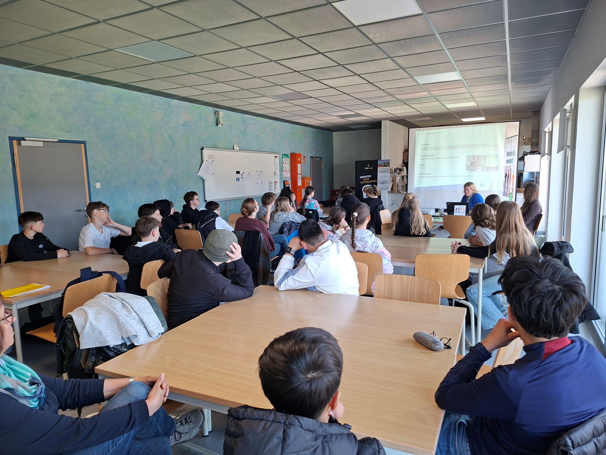 Besuch im Baubetriebshof Bruchsal: Ein Einblick in vielfältige Berufsbilder für Schüler des Jahrgangs 7 – Vorschau der Nachricht